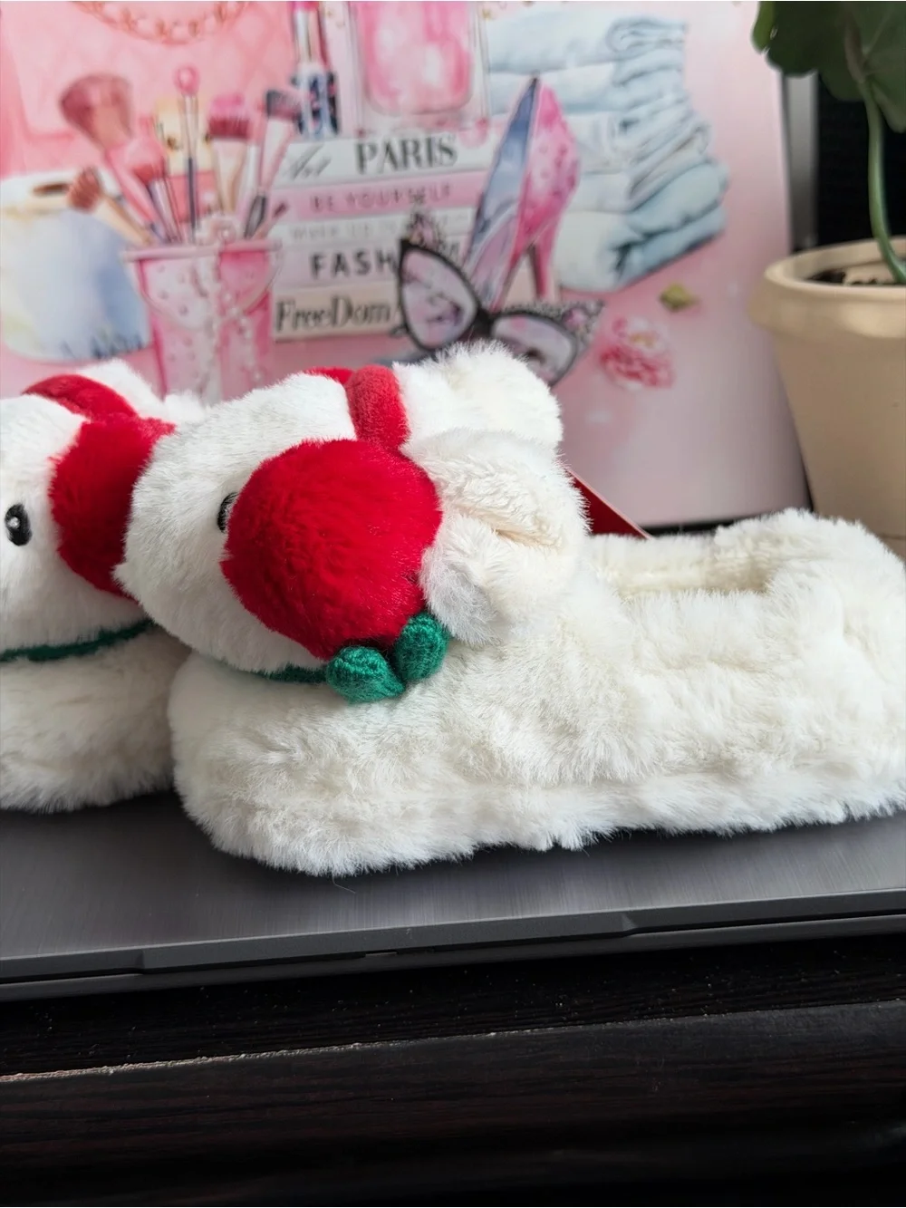 Wondershop White Kids Slippers Non-Slip Dotted Sole